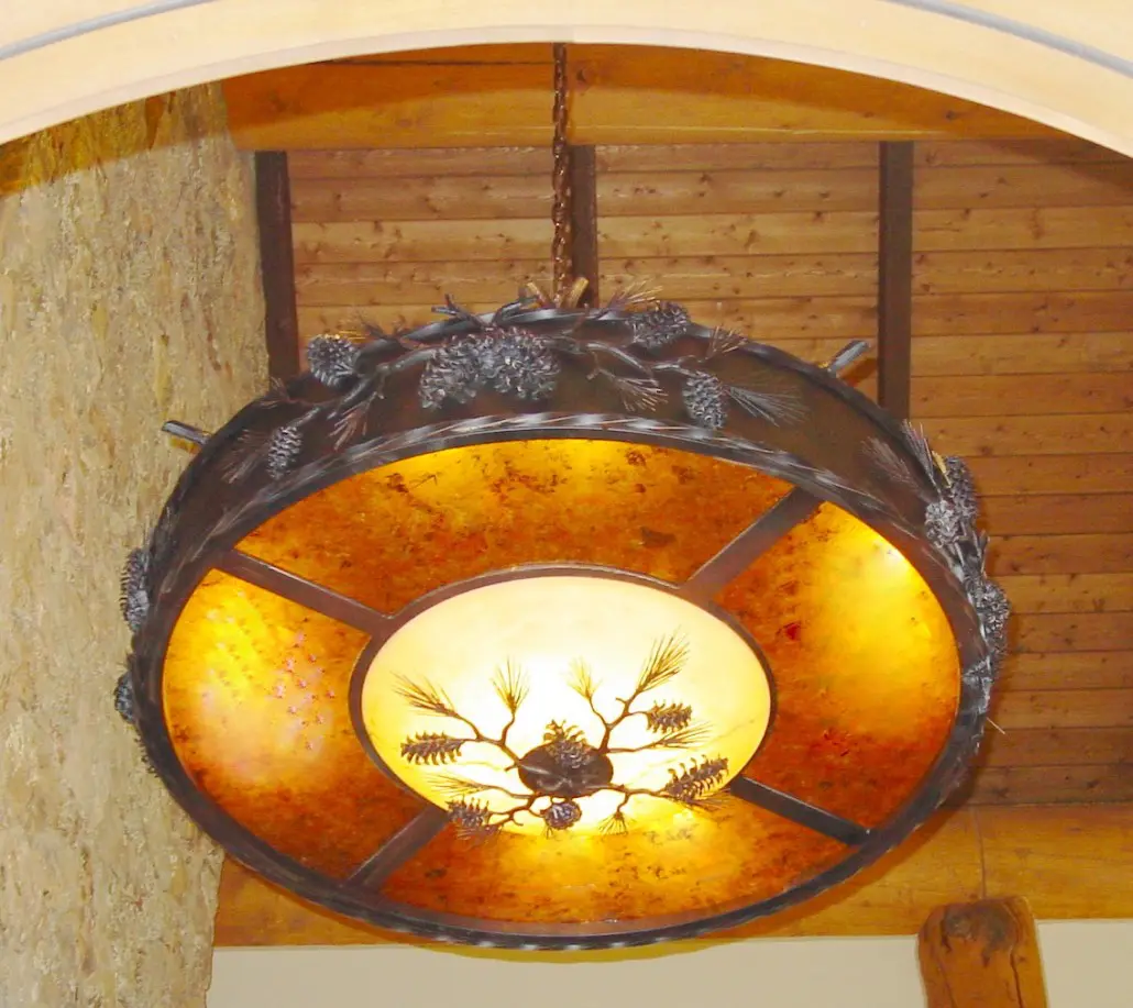 A light fixture hanging from the ceiling of a room.