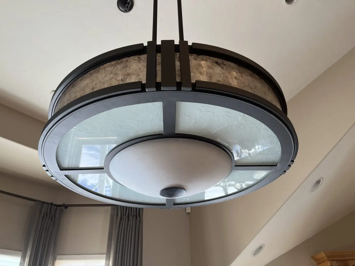 A light fixture hanging from the ceiling in a room.